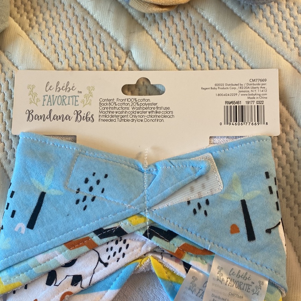 Baby Bibs, Socks, and outfit 0-3M - Picture 10 of 12